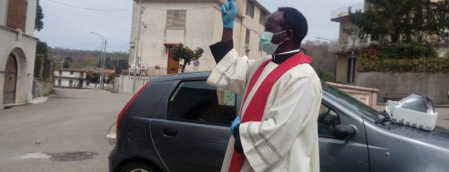 Arpaise, Terranova, e Tufara Valle, il parroco benedice le Palme per le vie del paese