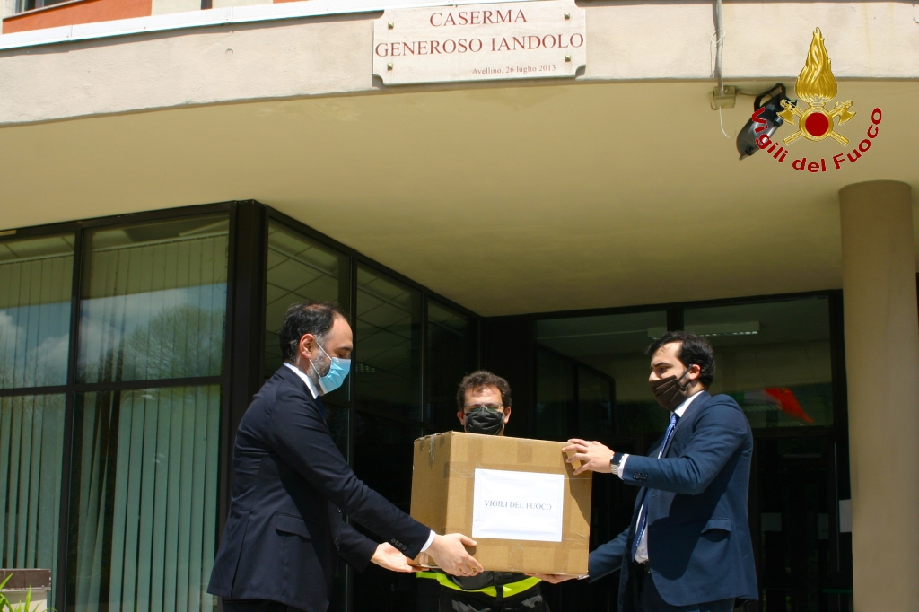 Avellino| Sibilia e Gubitosa donano 6000 mascherine a forze dell’ordine, Rsa, Caritas e Croce Rossa