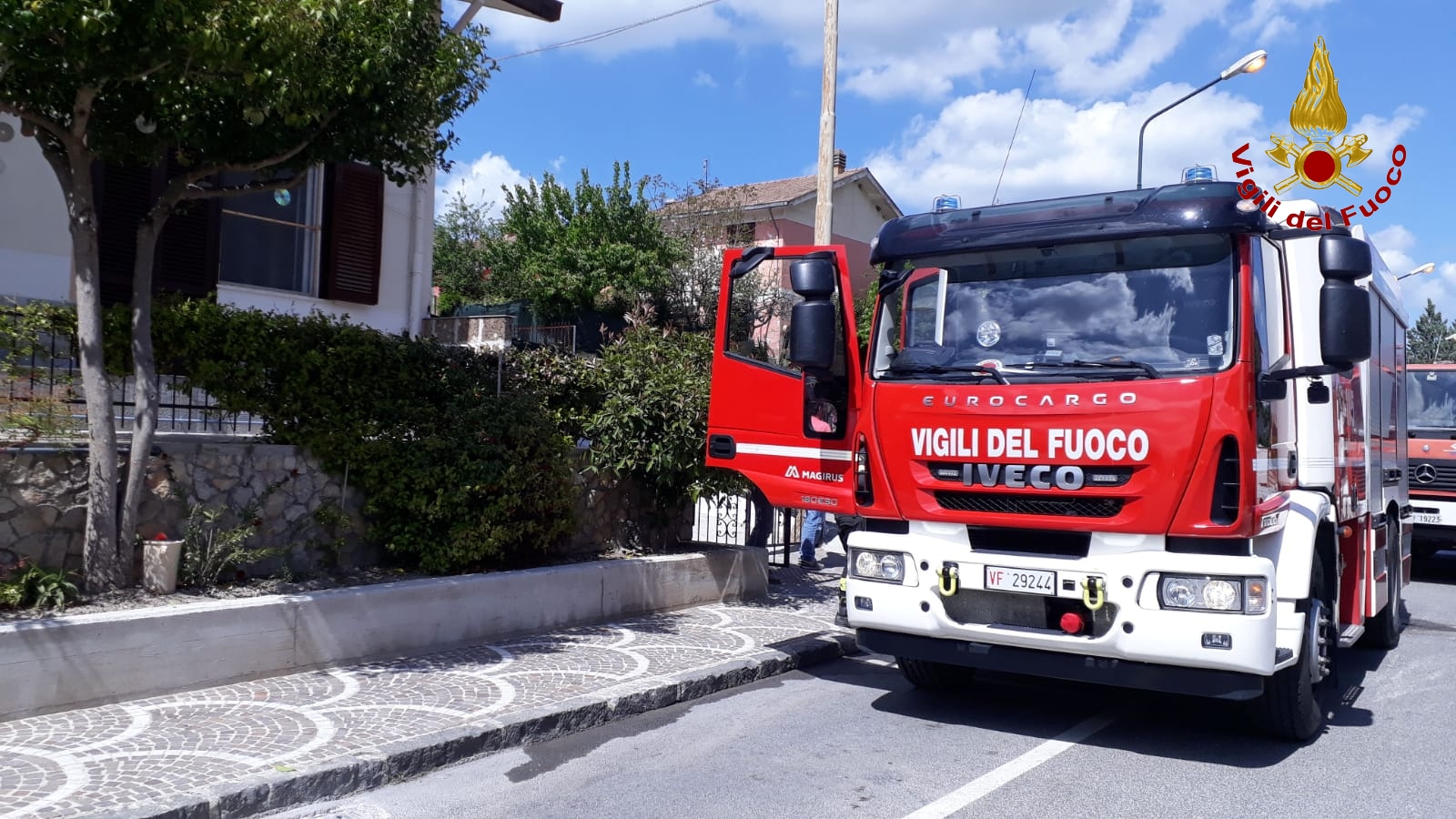 Melito| Incendio in cantina, i vigili del fuoco salvano abitazione e residenti