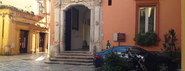 Crisi Sant’Agata, la drole de guerre di Valentino
