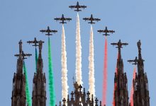 Le Frecce Tricolori sorvolano l’Italia in ricordo delle vittime del Covid