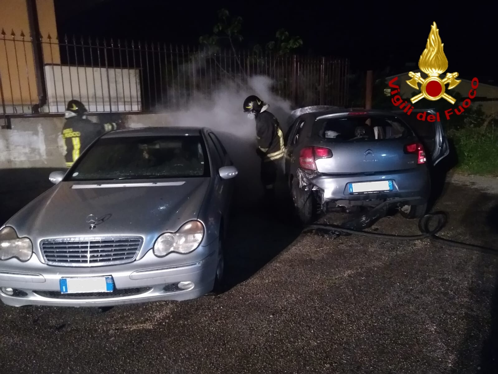 Avellino| Auto in fiamme nella notte, paura a Rione Valle