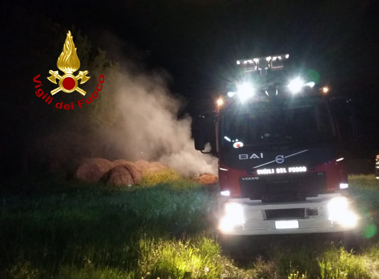 Guardia Lombardi| In fiamme tre rotoballe di fieno, paura della notte in contrada Santa Maria