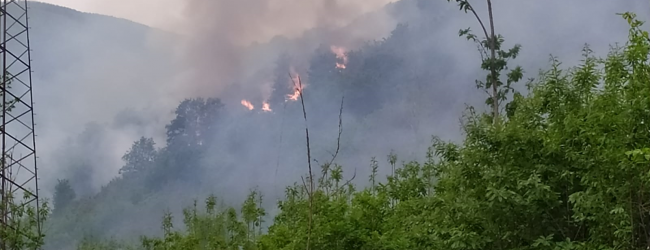 Montoro| Incendio nel Vallone Sant’Andrea, in azione un elicottero e un canadair