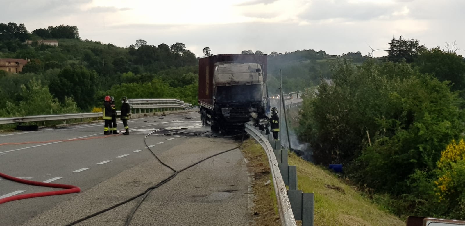 Pontelandolfo| S.S 87: esplode pneumatico, si incendia camion. Nessun ferito