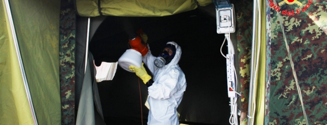 Sanificazione delle tende Asl ai caselli autostradali, in azione i vigili del fuoco di Avellino