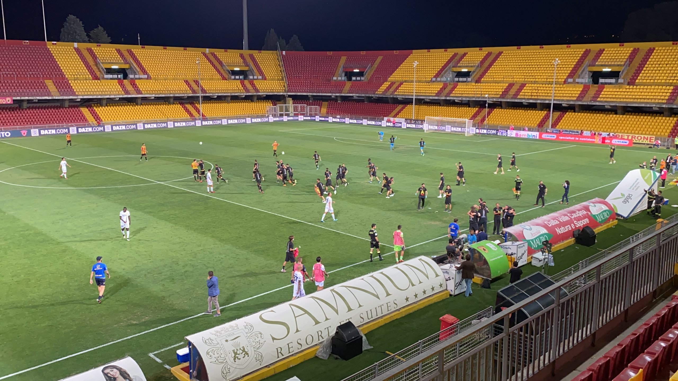 Strega, è tuA: Sau firma il successo con la Juve Stabia. Benevento festeggia la Serie A