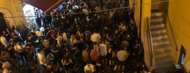 Movida a Benevento, la lettera di alcuni residenti del centro storico: “Ancora assembramenti e distanze non rispettate”