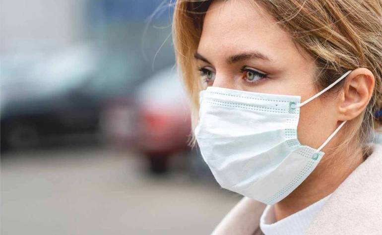 Mascherine facoltative all’esterno: nelle prossime ore l’ordinanza regionale