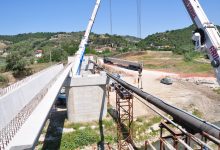 Apice| Varata la prima trave per il nuovo ponte sul fiume Ufita