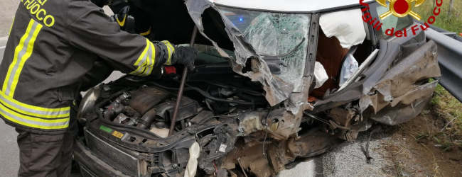 Volturara Irpina| Incidente tra 2 auto sull’Ofantina, feriti entrambi i conducenti: uno è grave al “Moscati”