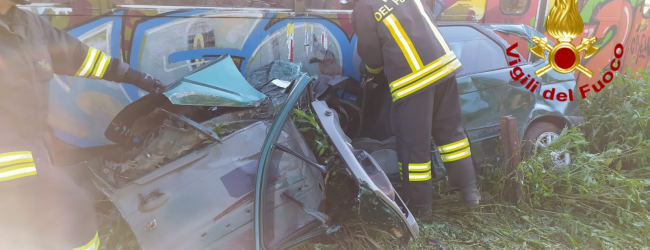 Avella| Treno travolge auto, 64enne estratto dalle lamiere contorte e portato all’ospedale di Nola