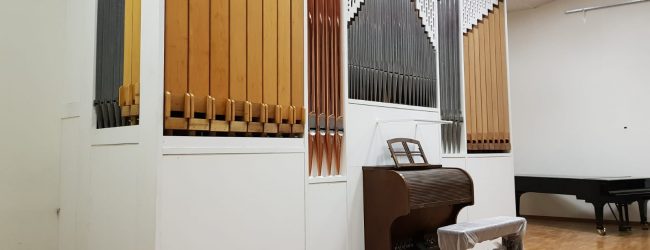 Avellino| Dopo tre anni di restauro, l’organo Tamburini riprende il suo posto al “Cimarosa”