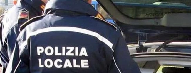 Mercogliano| Ruba numerosi capi di abbigliamento, 28enne preso da vigili urbani e carabinieri