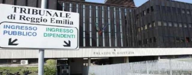 Vende online i biglietti del treno comprati con carta clonata