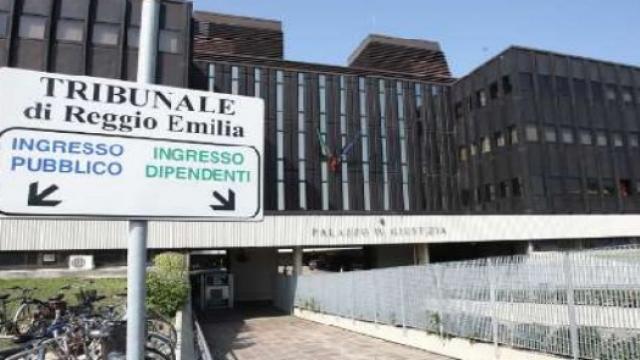 Vende online i biglietti del treno comprati con carta clonata