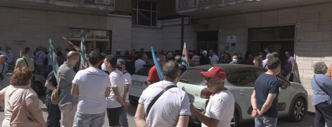 Polveriera IrpiniAmbiente, i lavoratori al manager Sperandeo: dimettiti