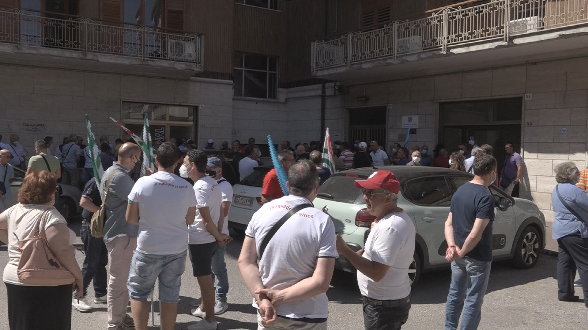 Polveriera IrpiniAmbiente, i lavoratori al manager Sperandeo: dimettiti