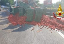 Atripalda| Tir perde carico di pomodori: disagi sulla SS 7 BIS
