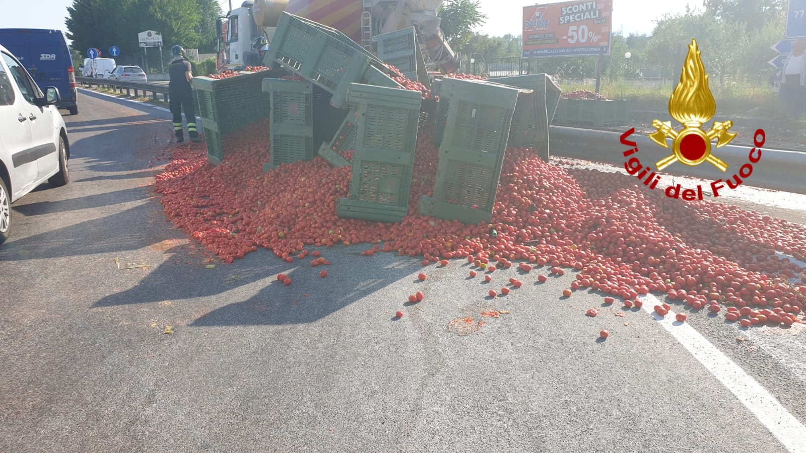 Atripalda| Tir perde carico di pomodori: disagi sulla SS 7 BIS