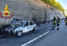 Monteforte Irpino| Auto in fiamme sull’autostrada, paura per 48enne