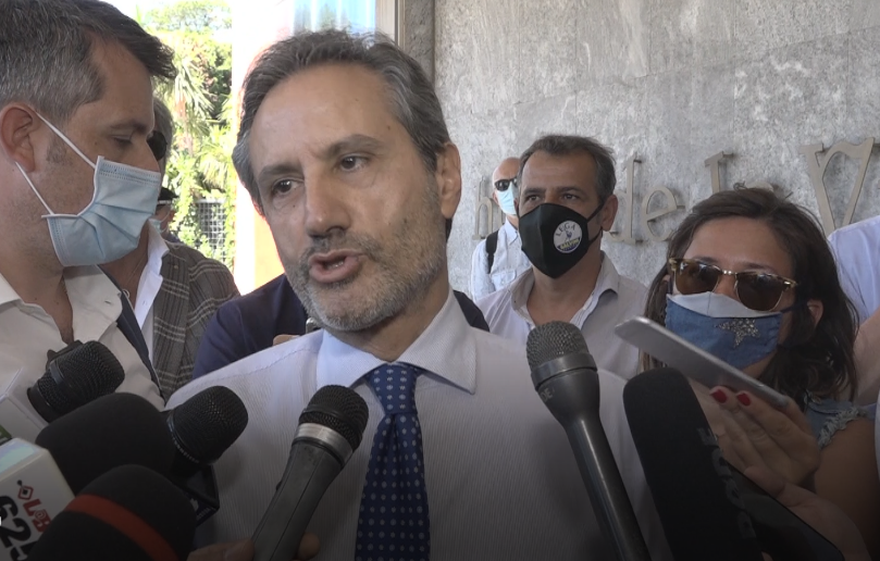 De Luca vuole chiudere la Campania? Caldoro: Va chiuso lui
