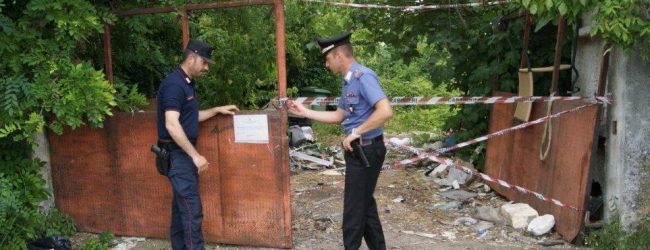 Sversano rifiuti speciali su un fondo abbandonato: denunciate due persone a Telese Terme