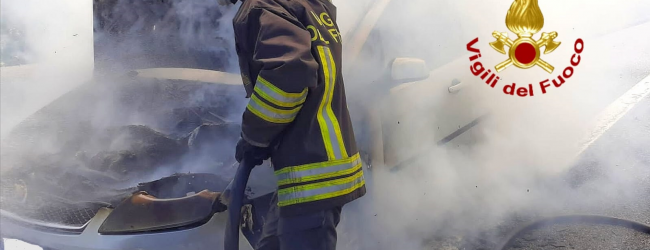 Avellino| Gli va a fuoco l’auto mentre viaggia in autostrada, paura per un 40enne di Serino