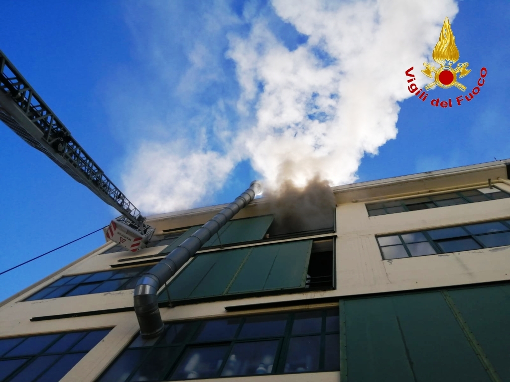 Solofra| Incendio in una conceria, nessun ferito/FOTO