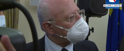 Covid-19, De Luca: “Irrealistico il controllo della temperatura a casa”