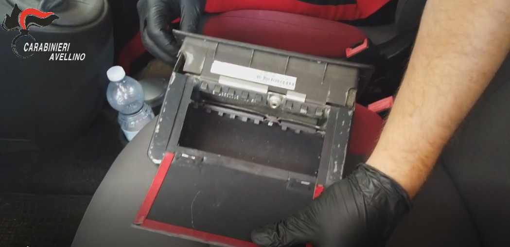 Sorpeso con un etto di cocaina pura e 5.500 euro in contanti/VIDEO