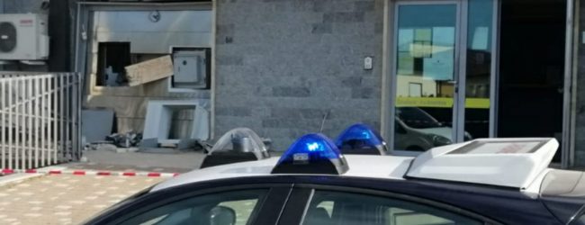 Furto con esplosivo al bancomat dell’ufficio postale, indagini in corso