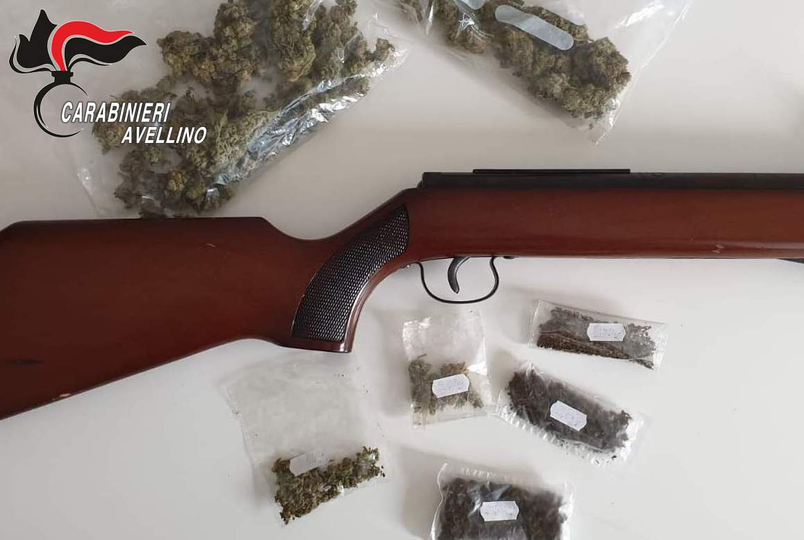 Montoro| Nascondeva in casa una carabina e 60 grammi di marijuana, 40enne denunciato