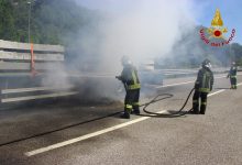Autotreno in fiamme, paura sull’A16 Napoli-Canosa