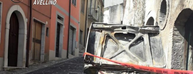 Volturara Irpina| Suzuki Samurai in fiamme nella notte, danneggiata anche la linea elettrica