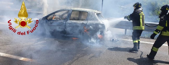 Volturara Irpina| Auto in fiamme, vigili del fuoco salvano famiglia