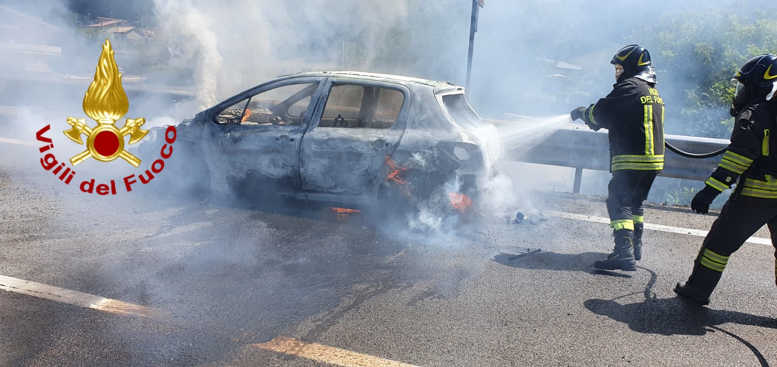 Volturara Irpina| Auto in fiamme, vigili del fuoco salvano famiglia