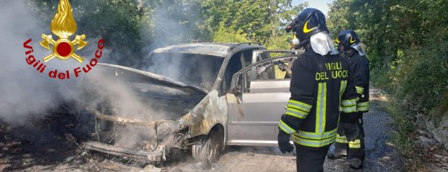 Lioni| Auto in fiamme, illeso il conducente