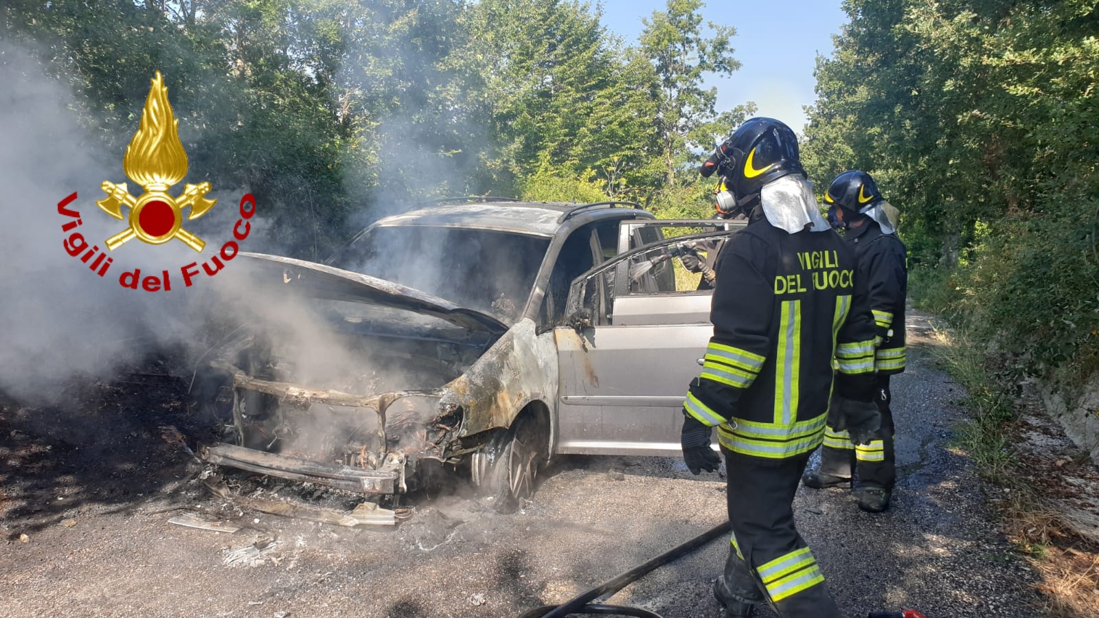 Lioni| Auto in fiamme, illeso il conducente