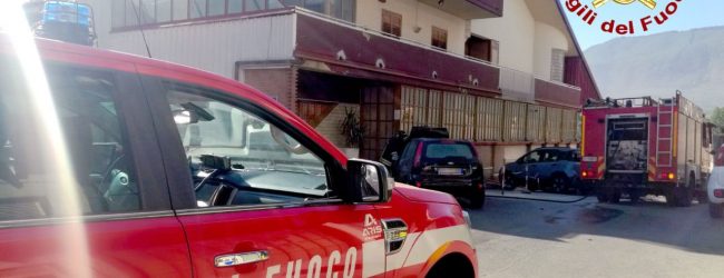 Mercogliano| Fiamme in una vettura in sosta, tempestivo intervento dei Vigili del fuoco/FOTO E VIDEO