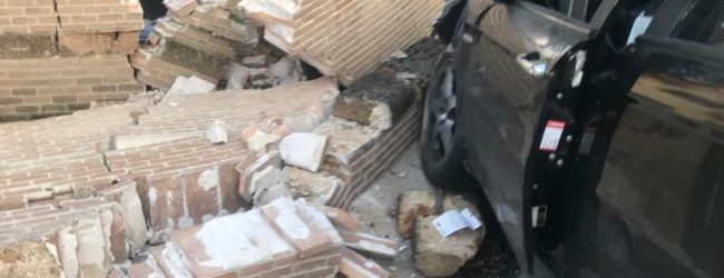 Benevento| Auto contro muro, denunciato per guida in stato di ebrezza il 35enne conducente