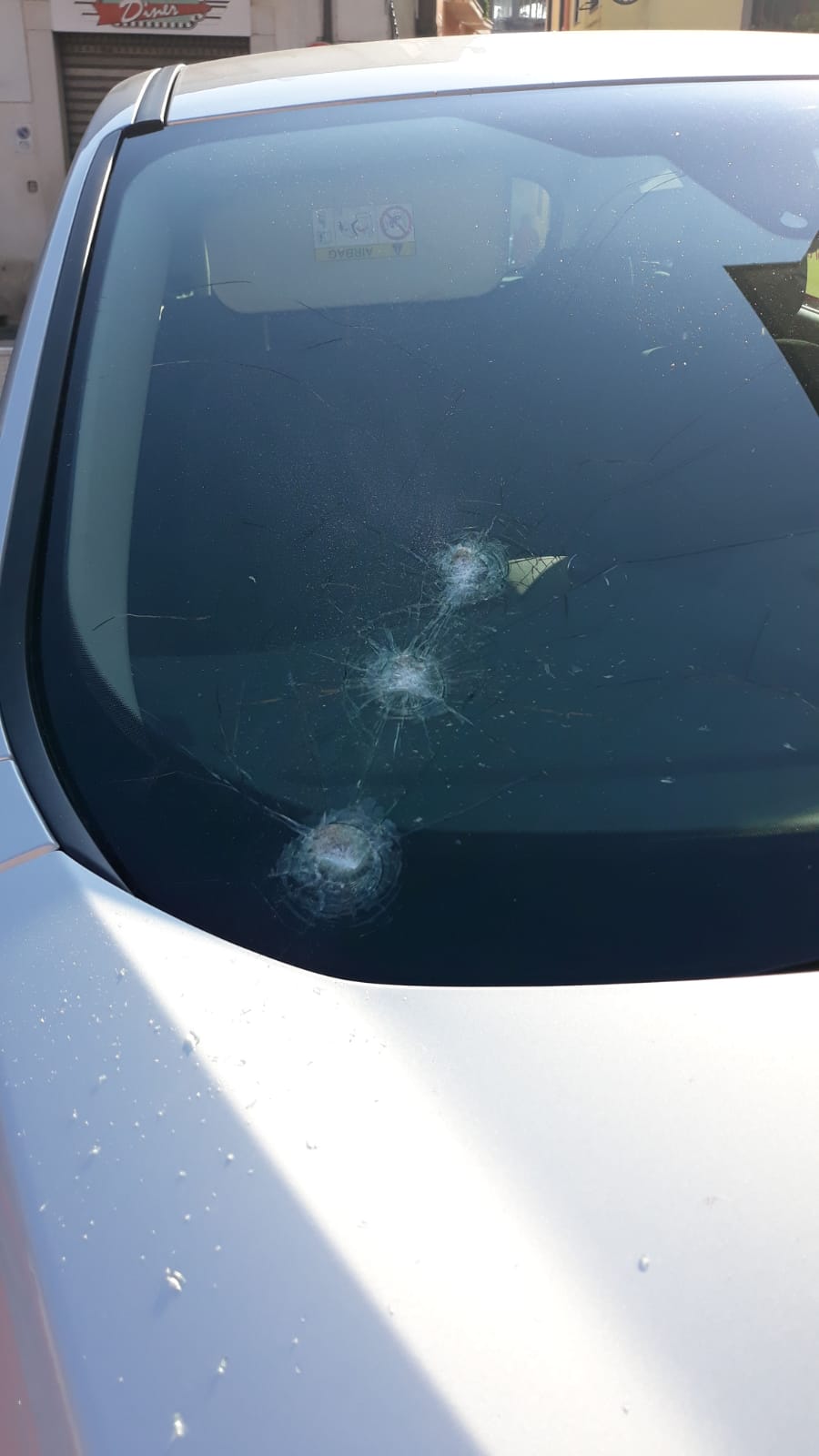 Auto danneggiata nel centro storico, la denuncia del Comitato: ”Chiediamo un intervento delle autorita’ “