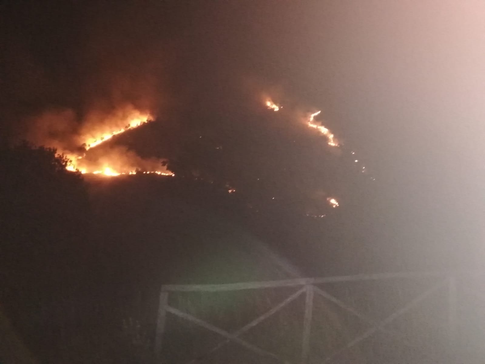 Quindici| Incendio sulla collina di San Teodoro, le fiamme minacciano il Santuario