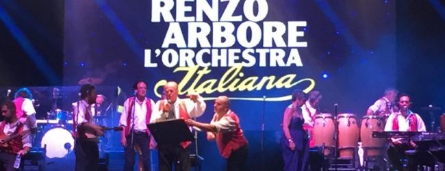 Benevento Città Spettacolo: Renzo Arbore accende la festa in Piazza Castello