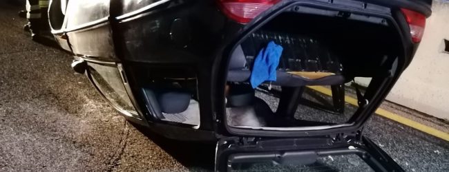 Pietradefusi| Auto sbanda e si ribalta sull’A16, paura per tre persone