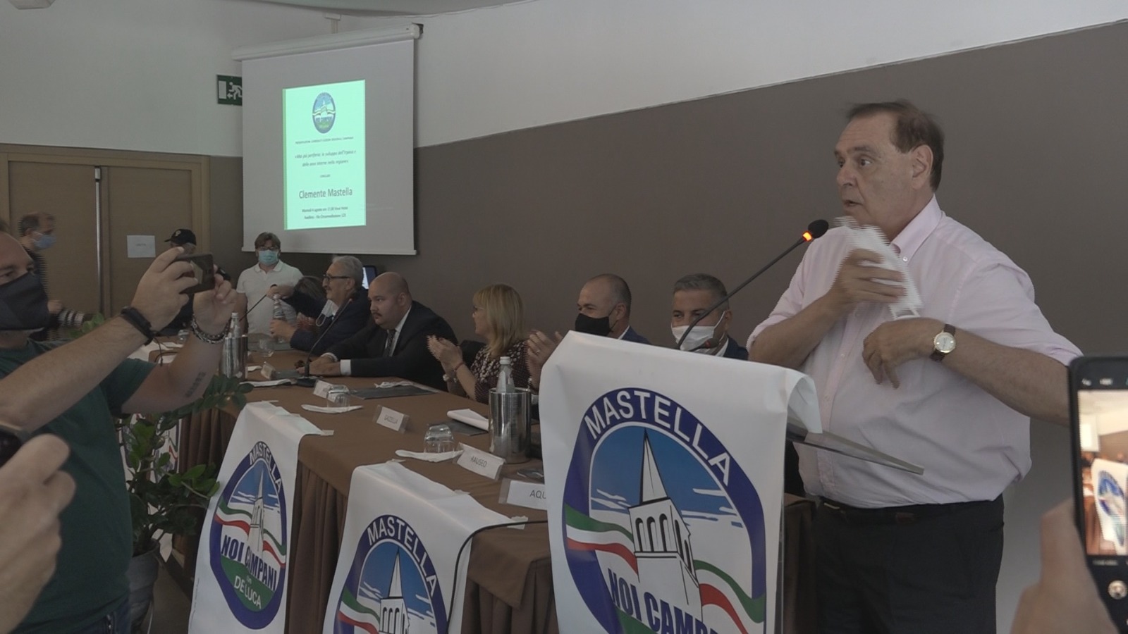 Avellino| Mastella presenta i “suoi” candidati irpini: al Comune hanno tentato di farmi fuori per il mio sostegno a De Luca