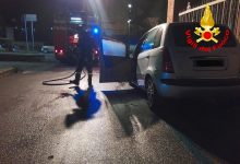 Avellino| Auto incendiata, vigili del fuoco spengono il rogo