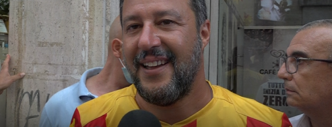 Senza mascherina a Benevento, Salvini paga la multa