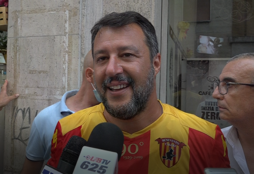 Senza mascherina a Benevento, Salvini paga la multa