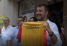 Salvini arriva a Benevento tra contestazioni e giubilo